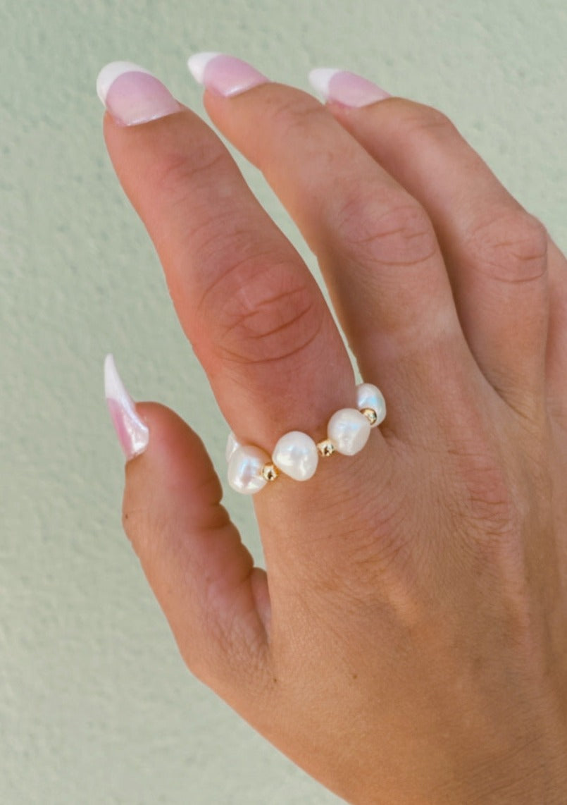 Pearl ring & gold