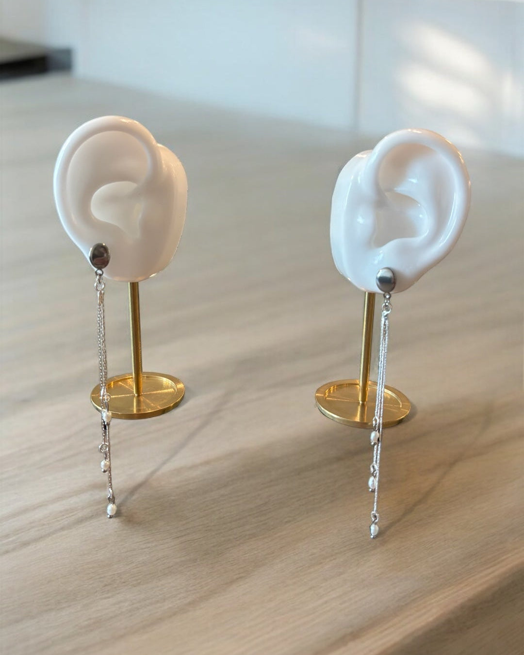 A falling earring silver long