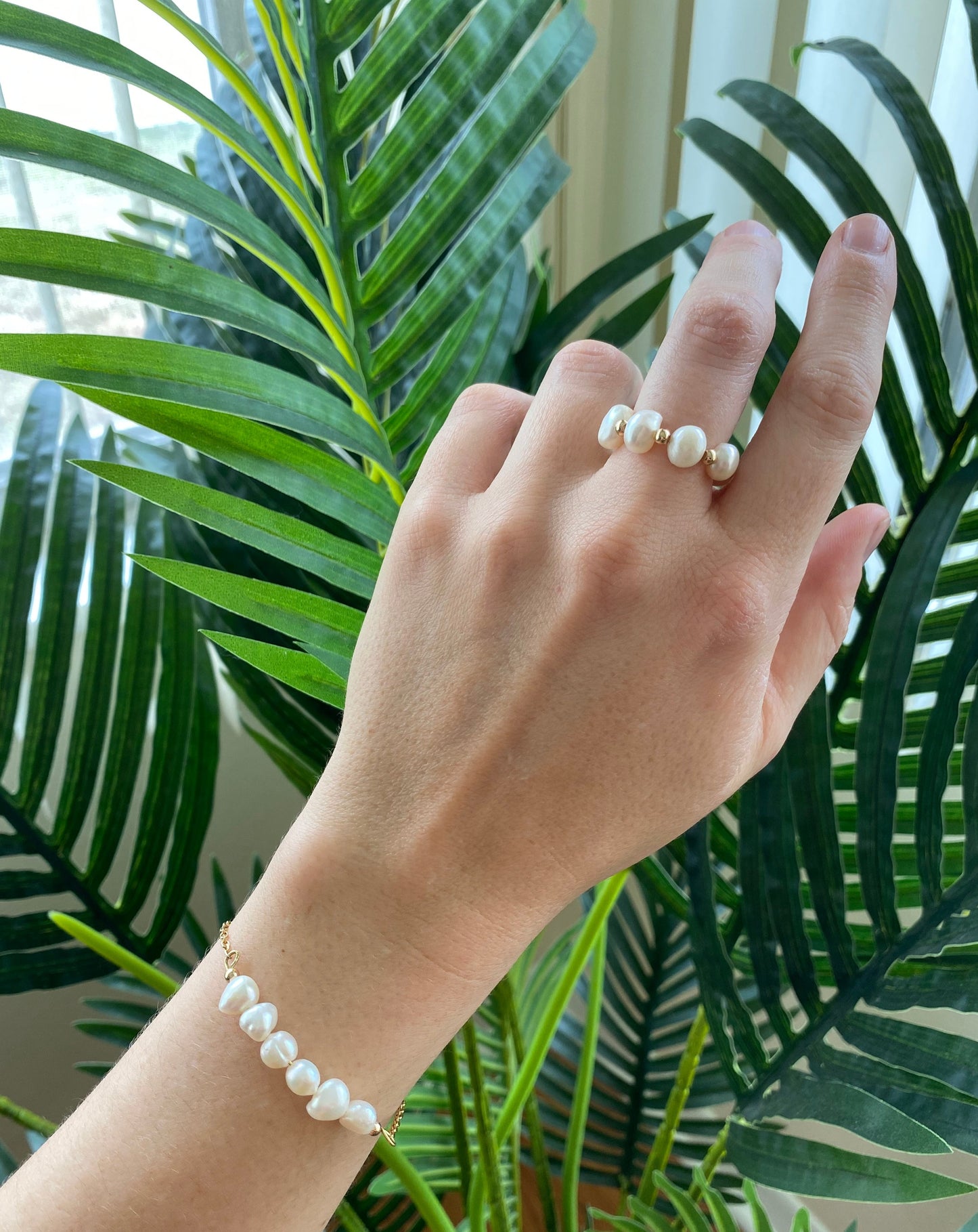 Pearl ring & gold