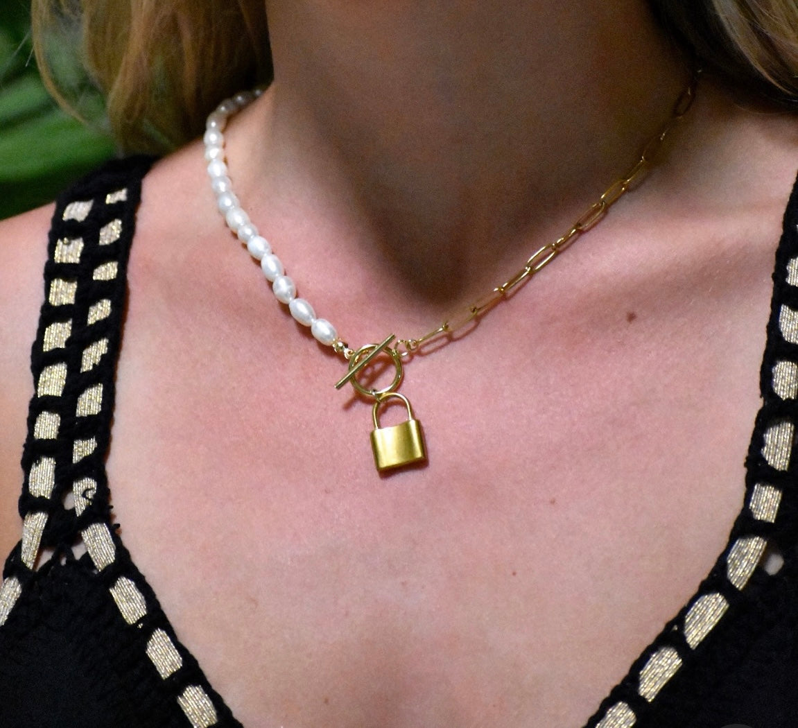 lock necklace Half pearl, half chain gold