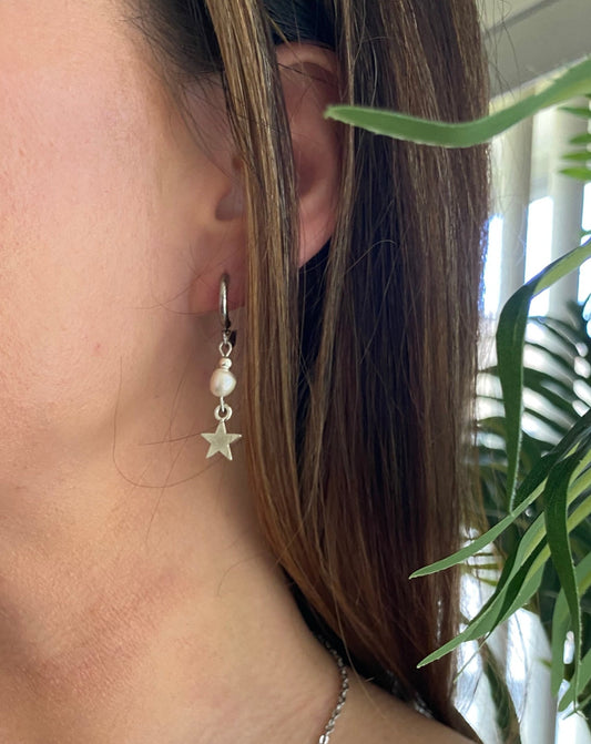 Star earring with pearl