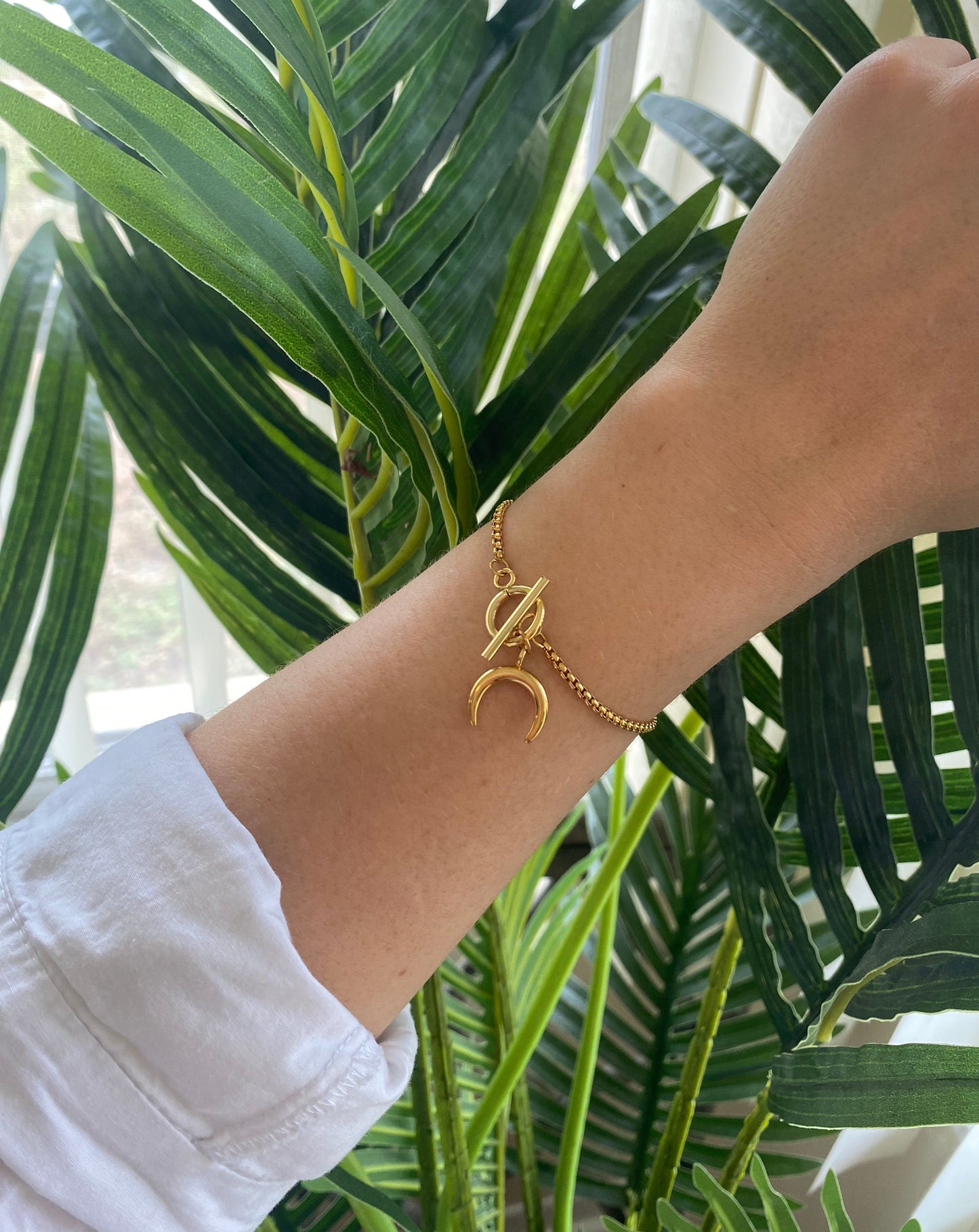 Classic gold bracelet