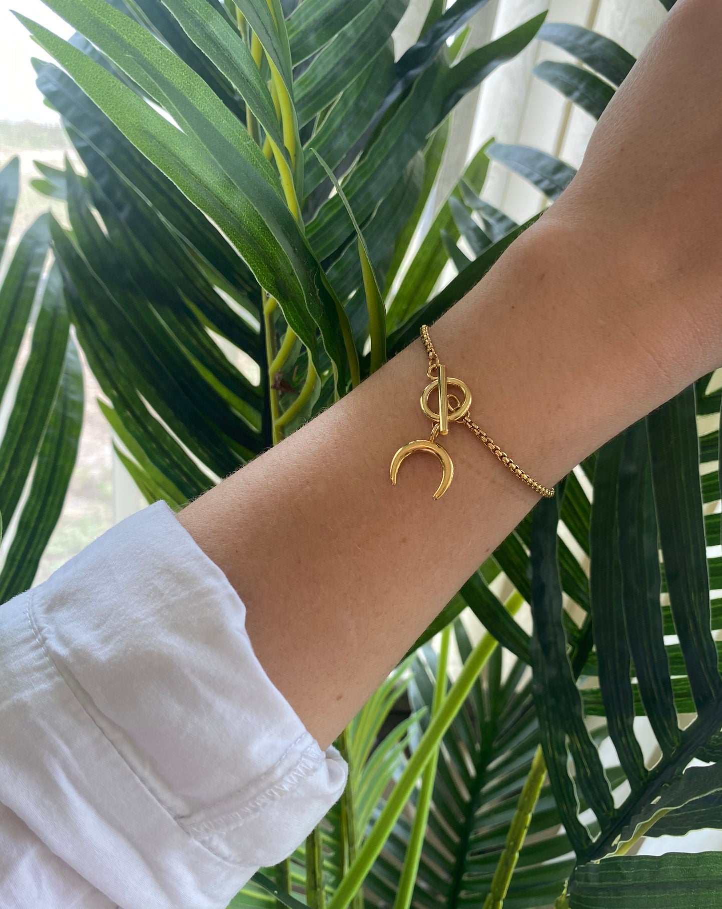 Classic gold bracelet