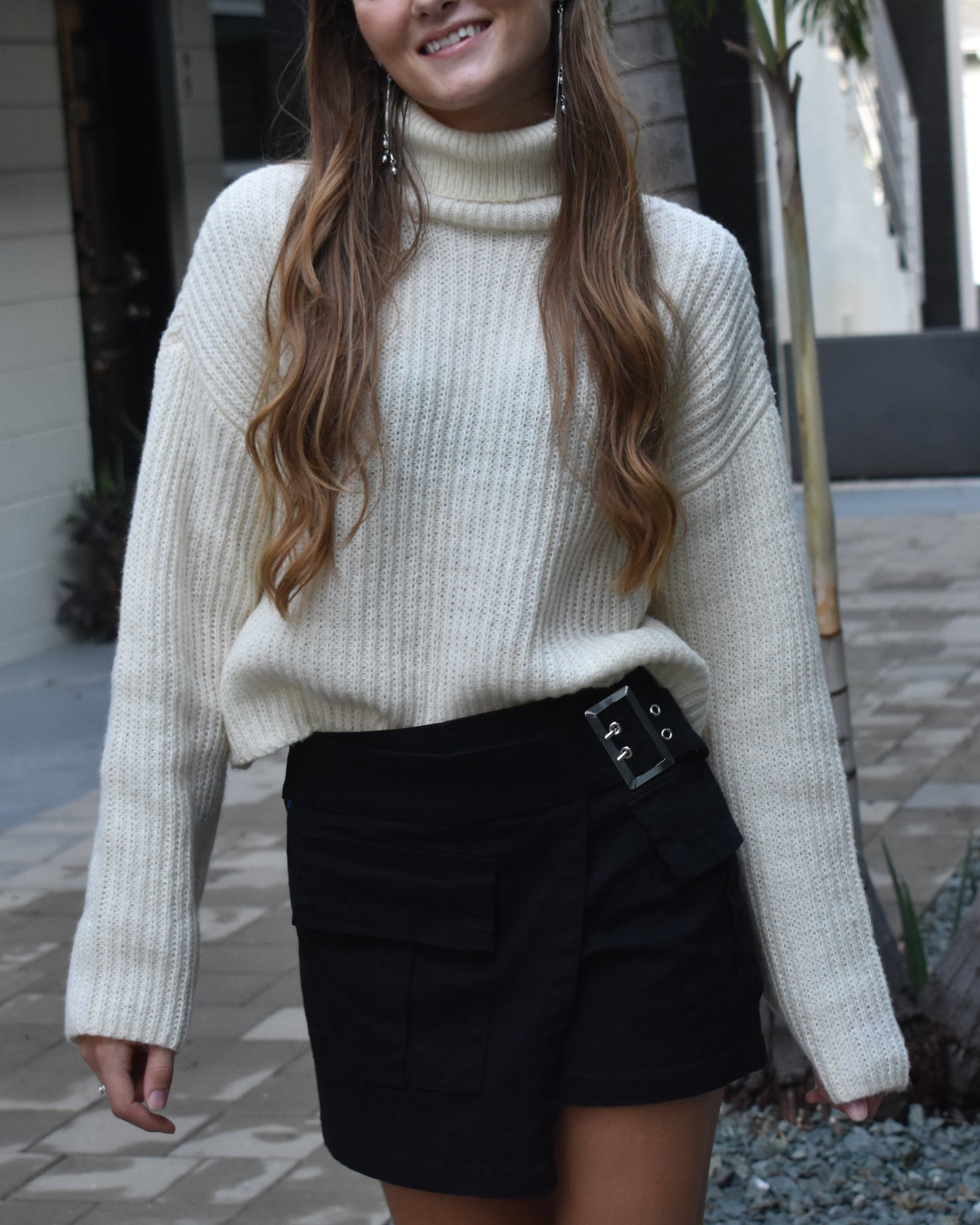 Turtleneck Semi-Crop
Sweater - white