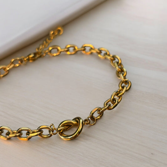 Gold knot chain bracelet