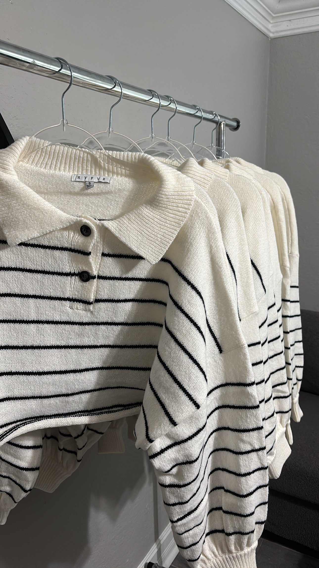 Striped Half-Placket
Sweater - white