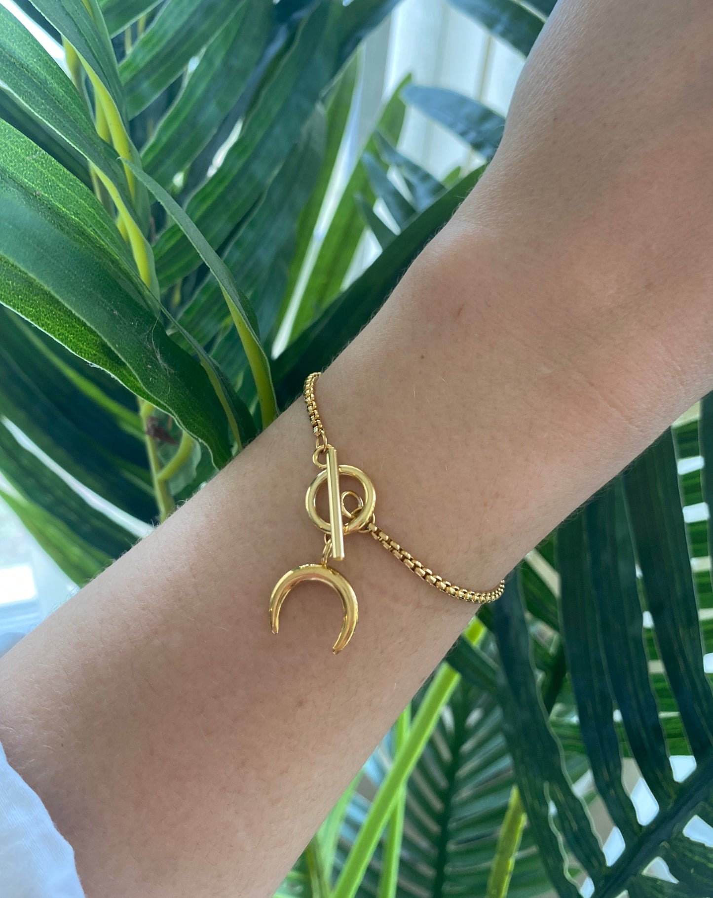 Classic gold bracelet