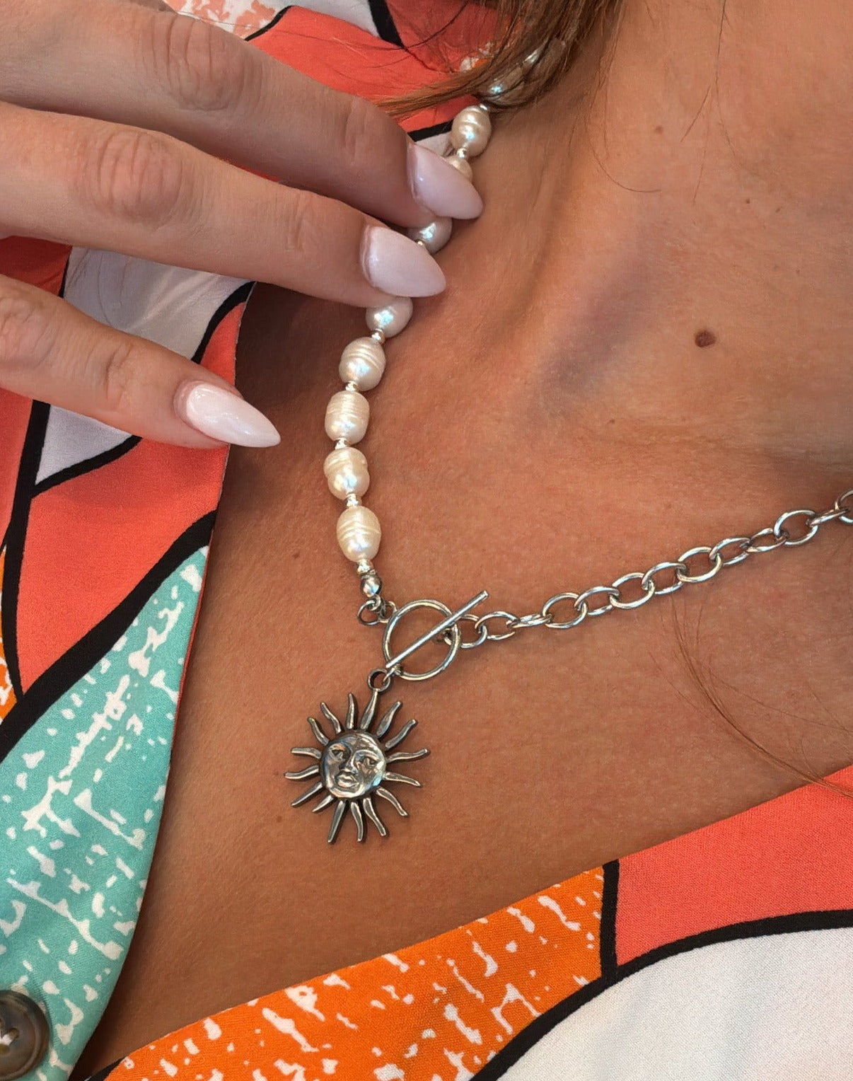 ￼ Half big chain half pearls, with sun pendant