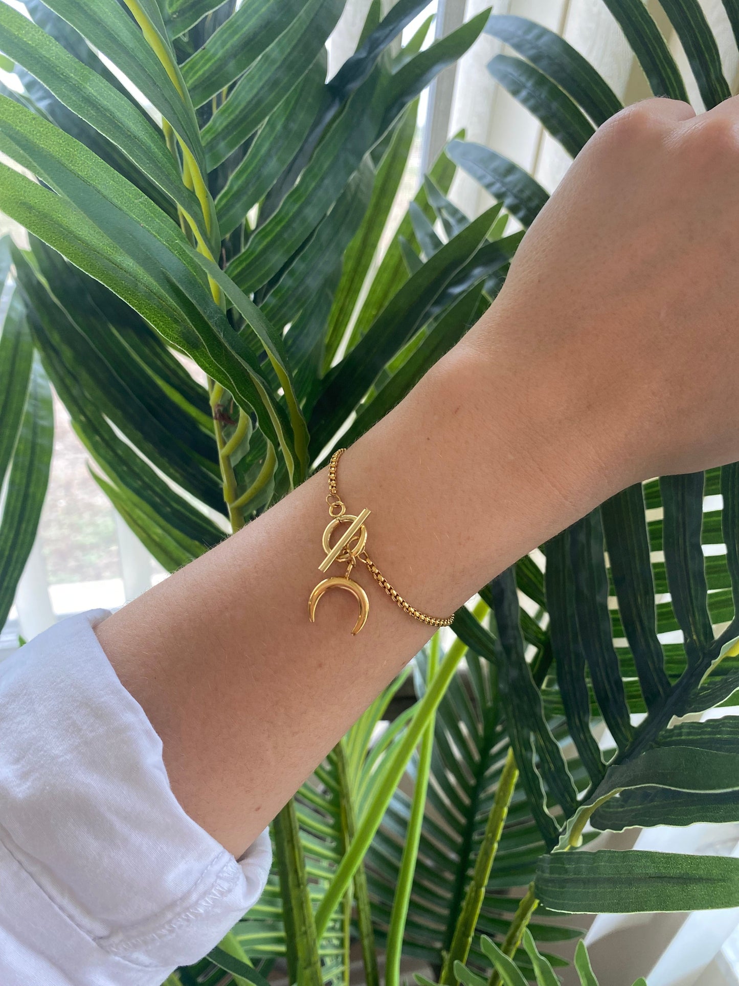 Classic gold bracelet