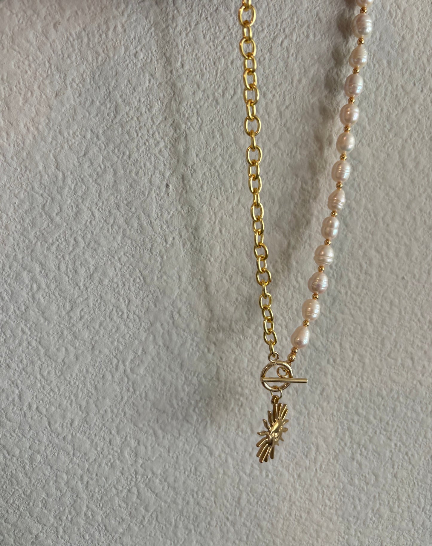 ￼ Half big chain half pearls, with sun pendant