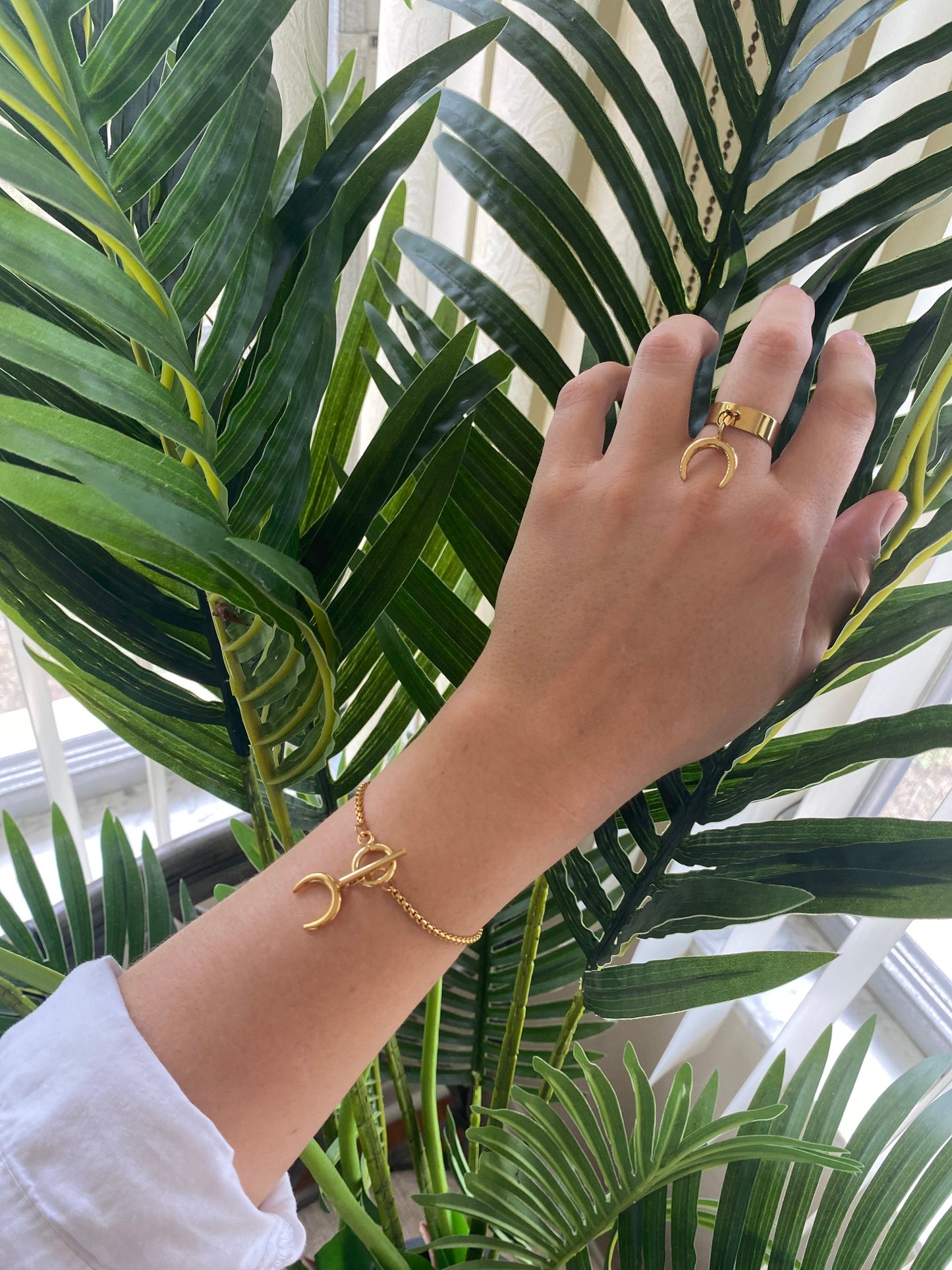 Classic gold bracelet