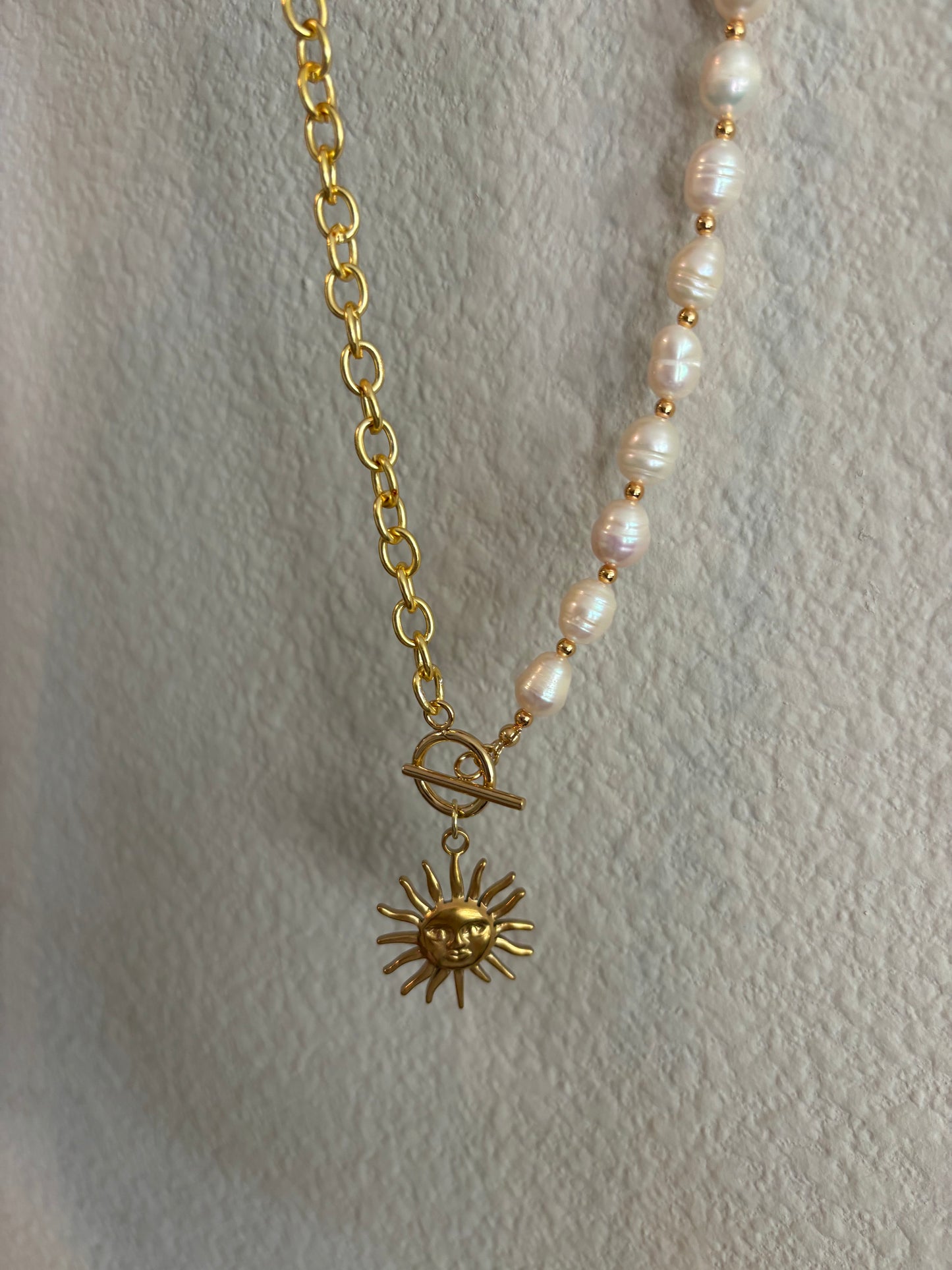 ￼ Half big chain half pearls, with sun pendant