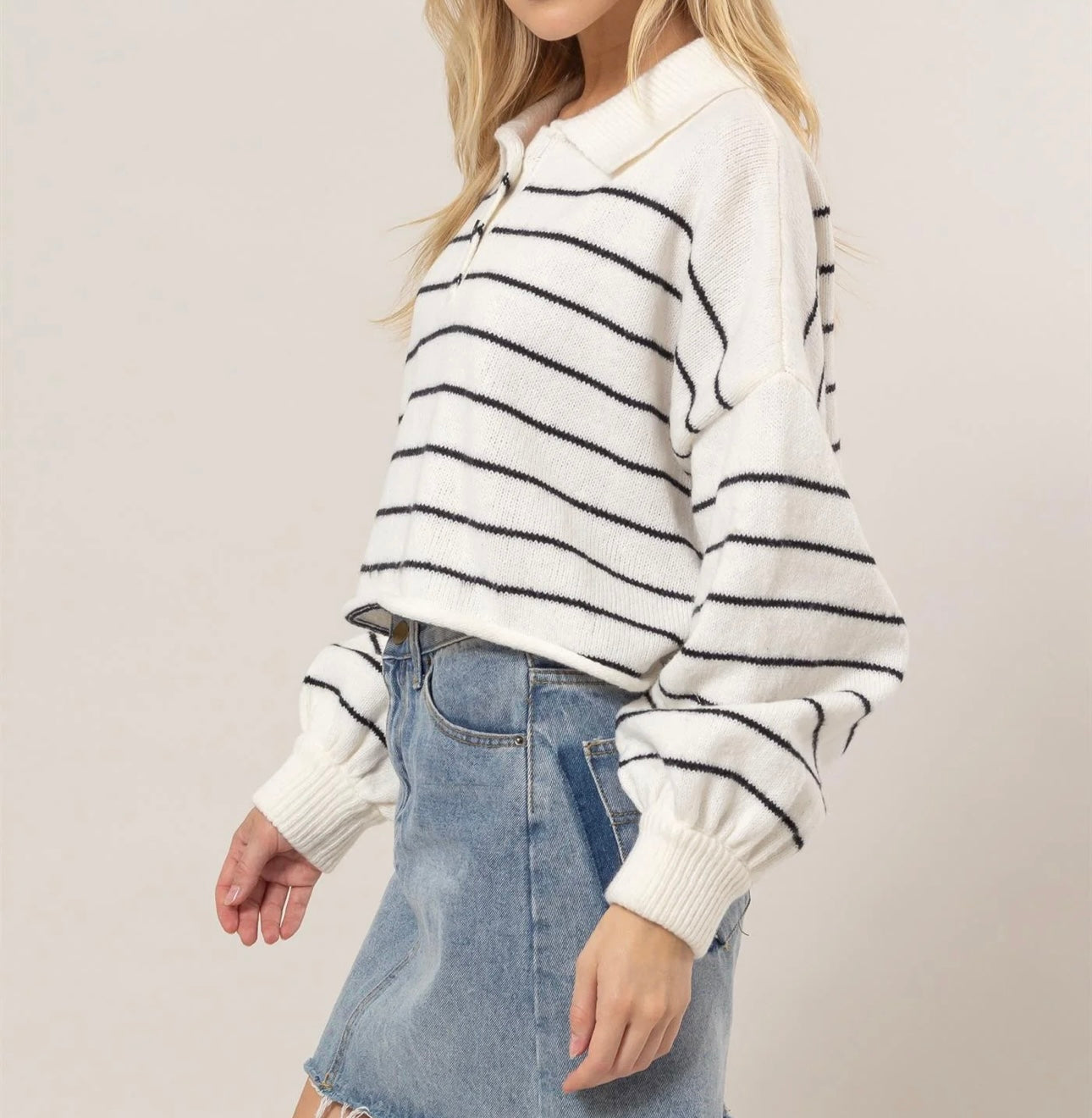 Striped Half-Placket
Sweater - white