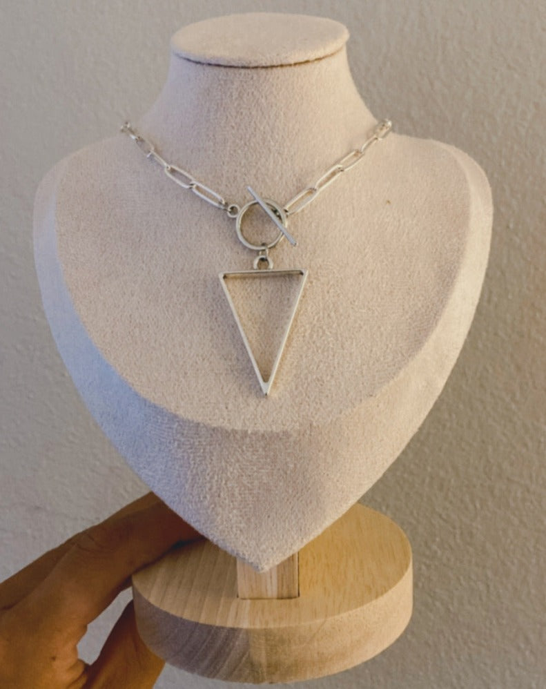 chain ovel with circular closure & Triangle pendant gold&silver