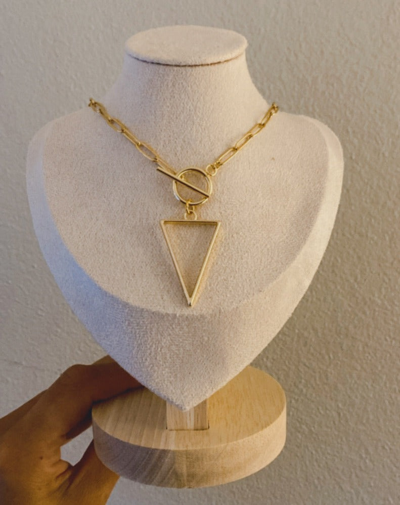 chain ovel with circular closure & Triangle pendant gold&silver